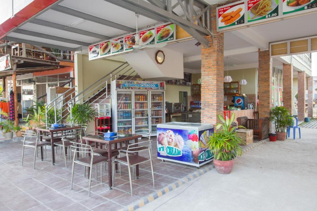 Sakal Guesthouse Restaurant & Bar Сиануквиль Экстерьер фото