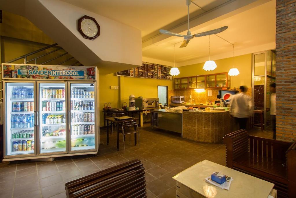 Sakal Guesthouse Restaurant & Bar Сиануквиль Экстерьер фото